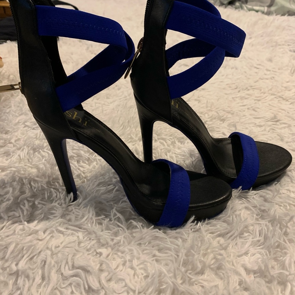 Heels - Picture 3 of 3
